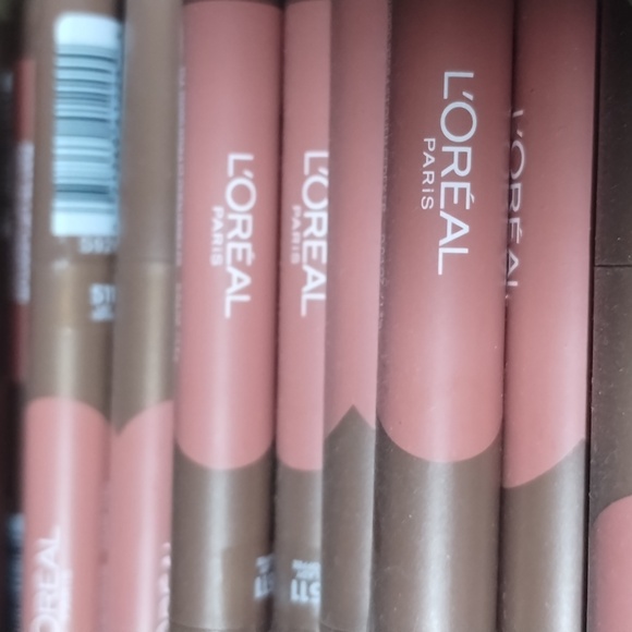 Mystery Makeup Box - Picture 4 of 10